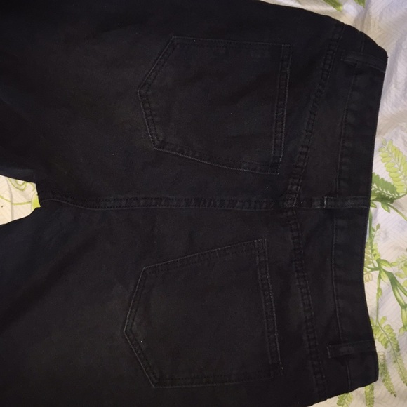 Black mom jeans size 7 ripped on leg - Picture 4 of 4